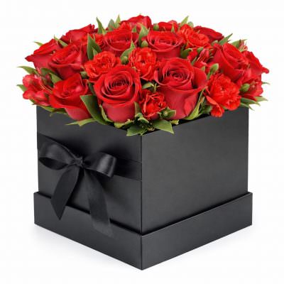 Цветочный бокс «Алые грёзы»