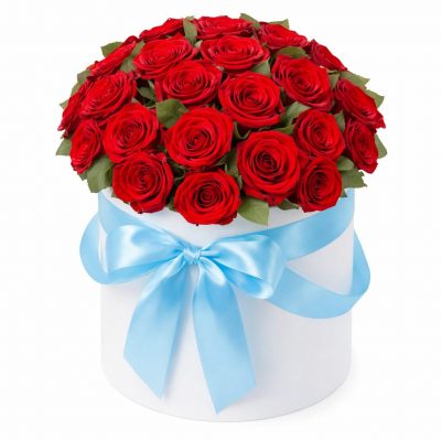 Шляпная коробка с красными розами «Летний вальс»